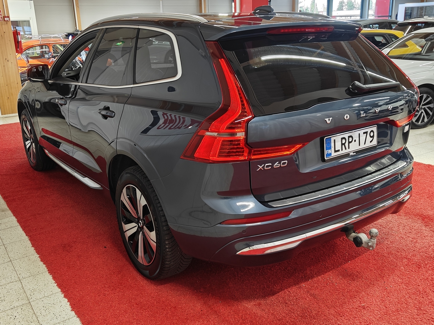 VOLVO XC60 8
