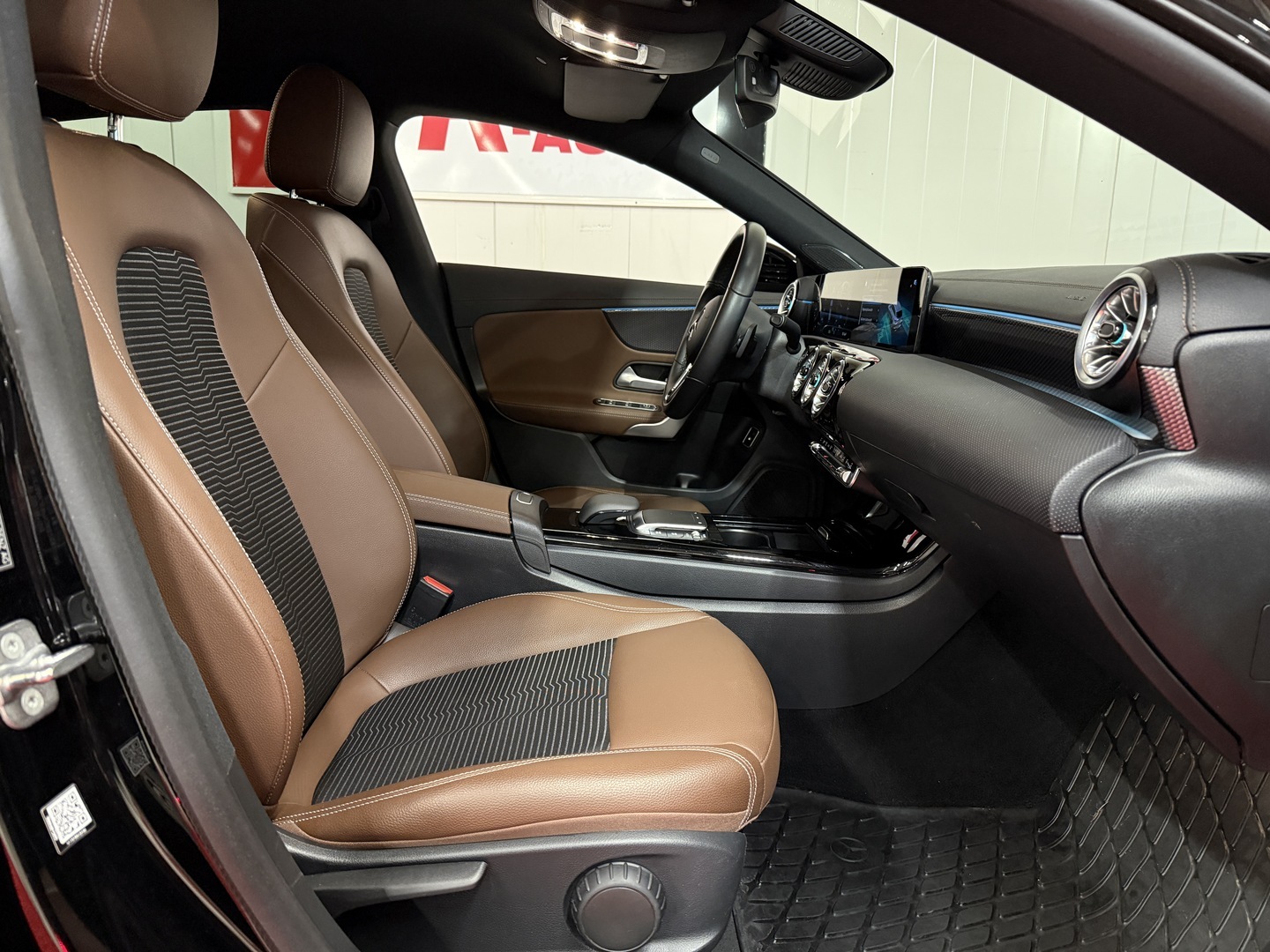 MERCEDES-BENZ CLA 2023