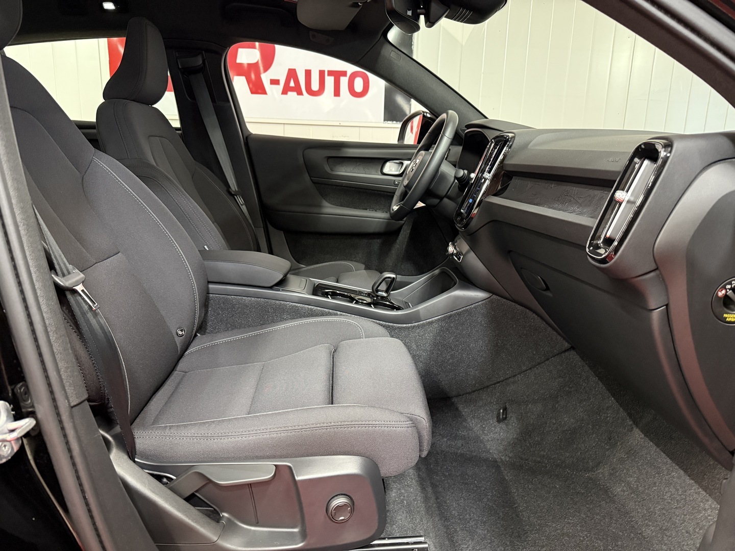 VOLVO C40 2023