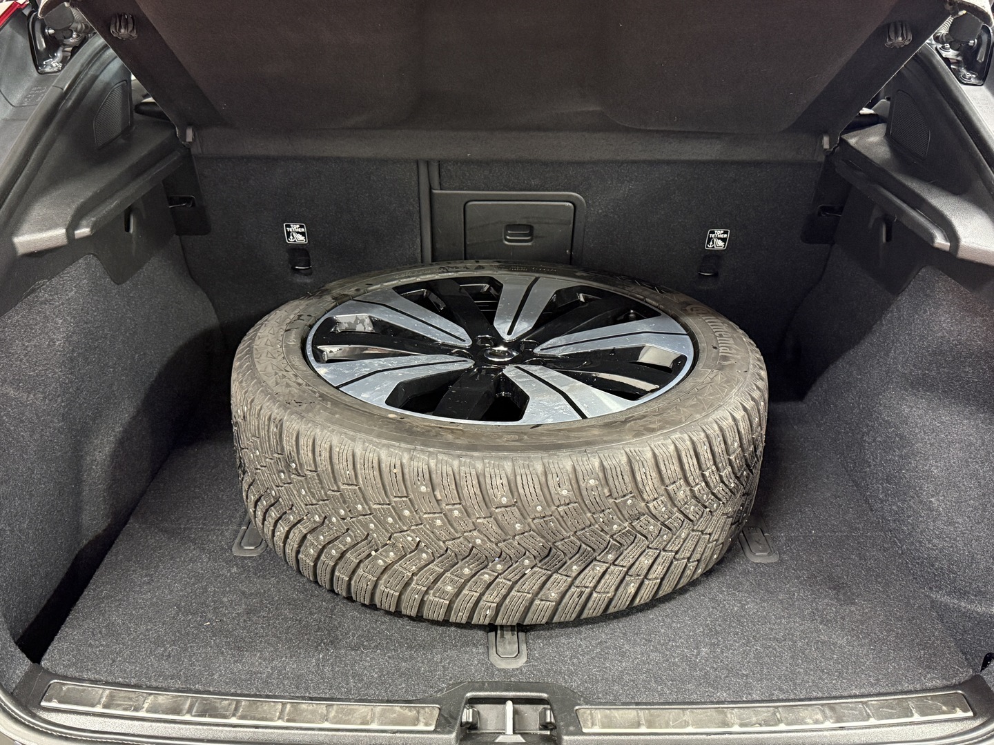 VOLVO C40 2023