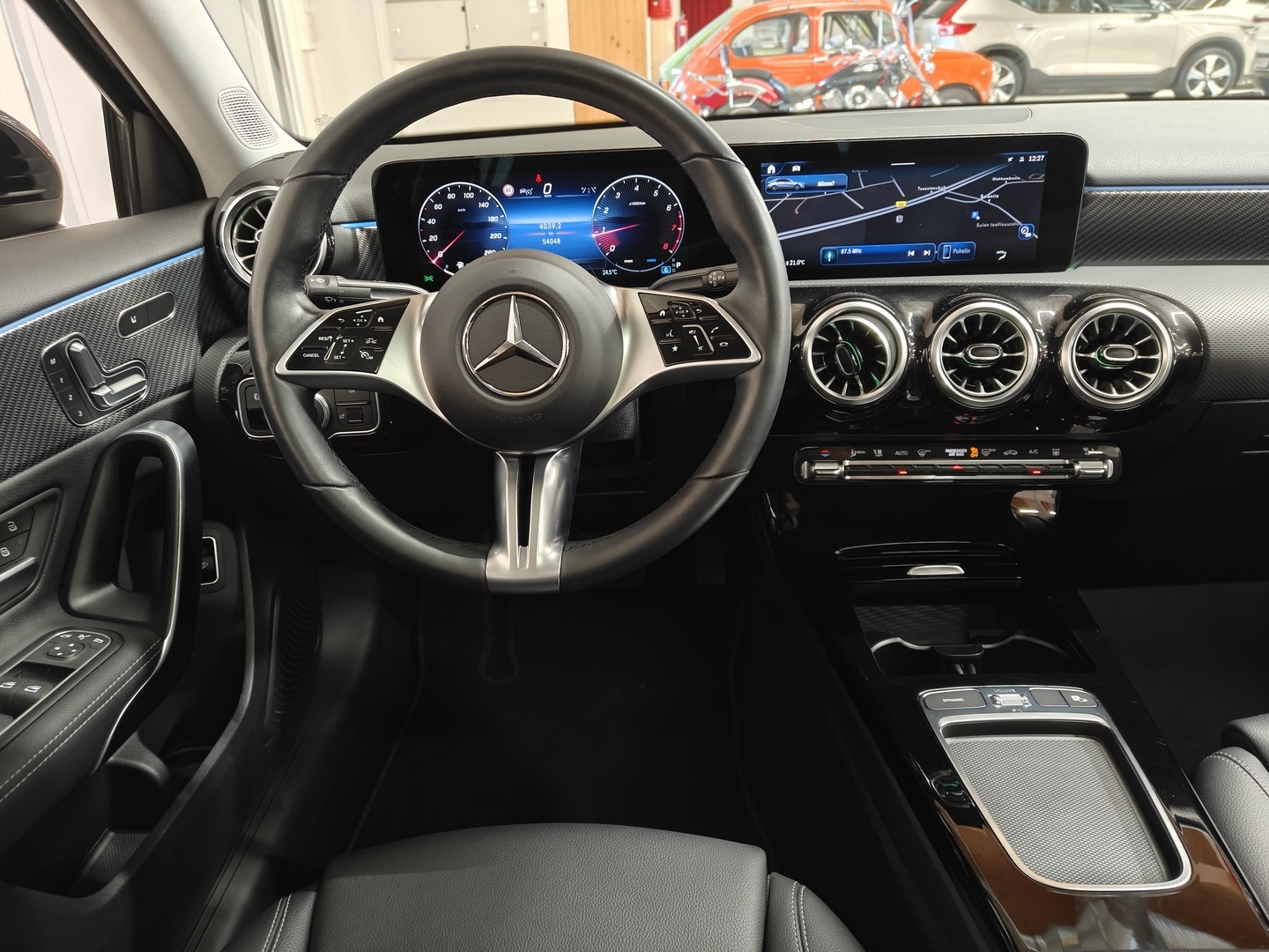 MERCEDES-BENZ A 2023