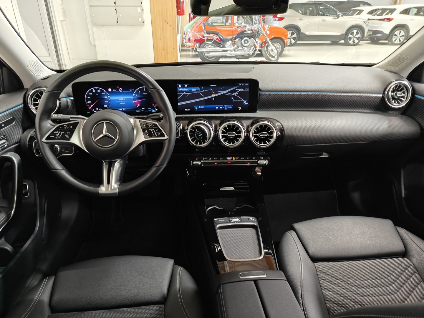 MERCEDES-BENZ A 2023