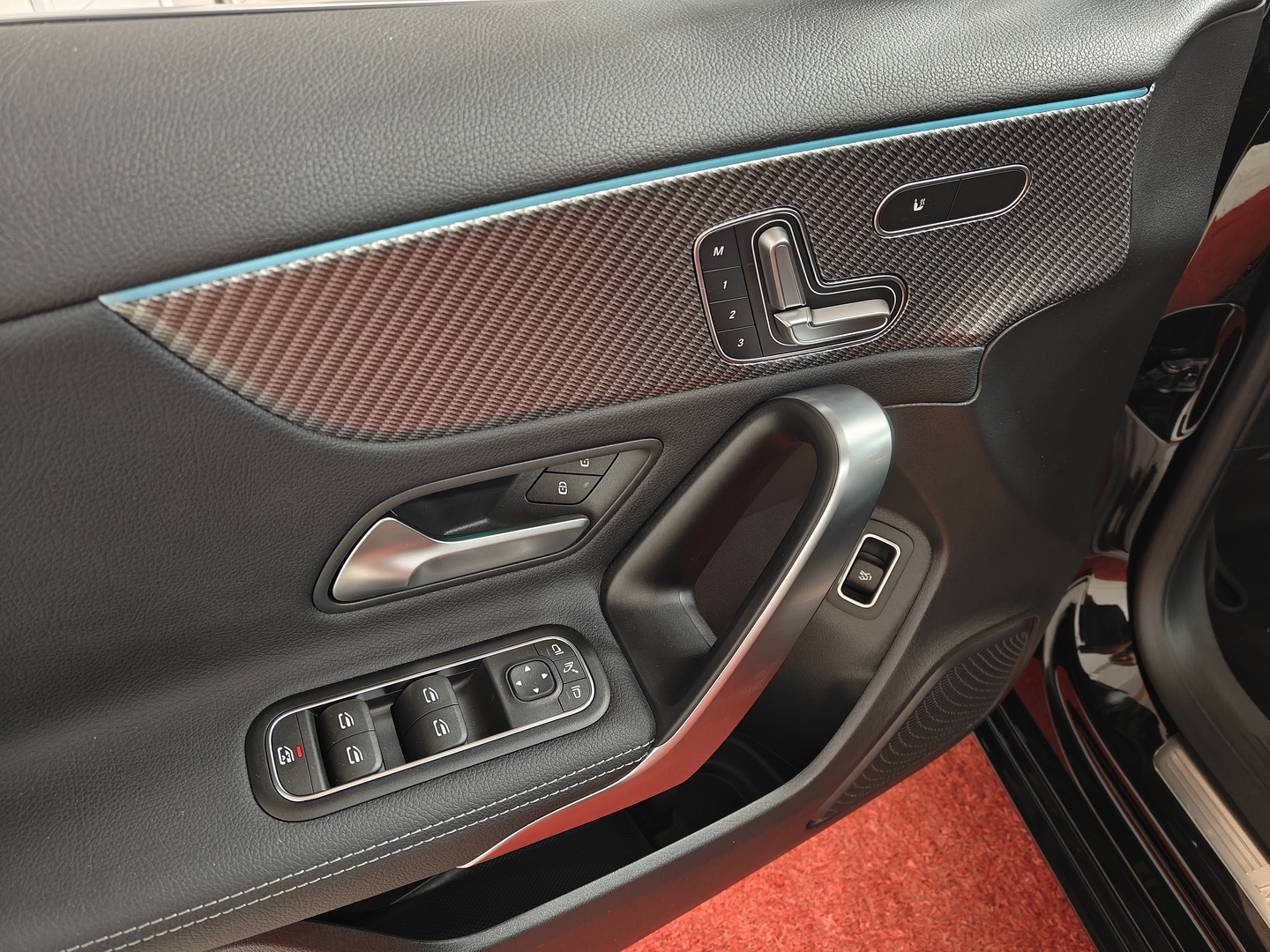 MERCEDES-BENZ A 2023