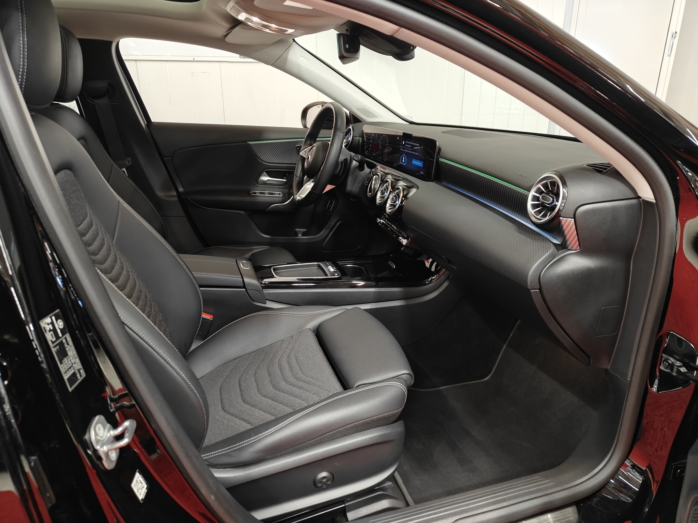 MERCEDES-BENZ A 2023