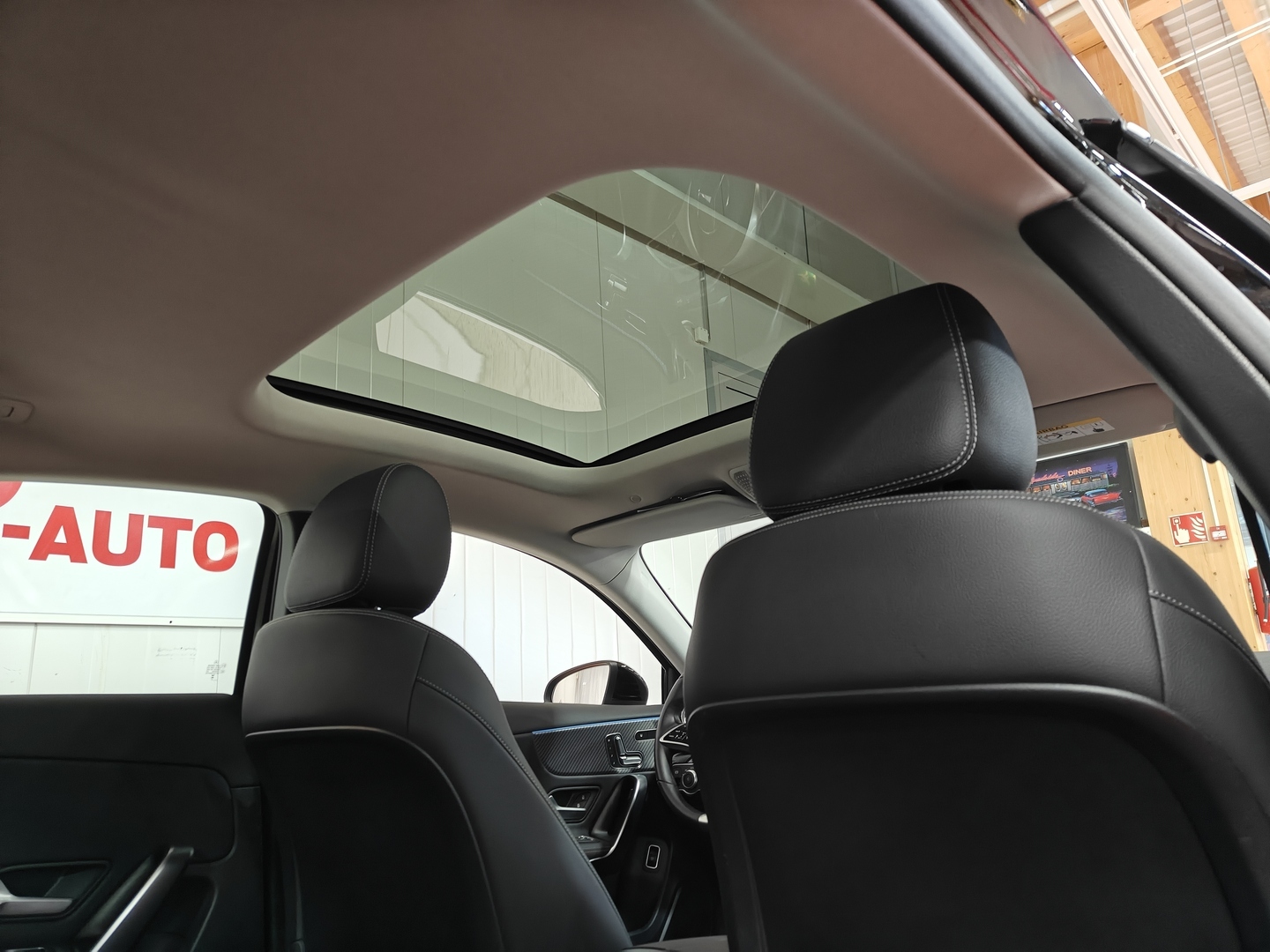 MERCEDES-BENZ A 2023