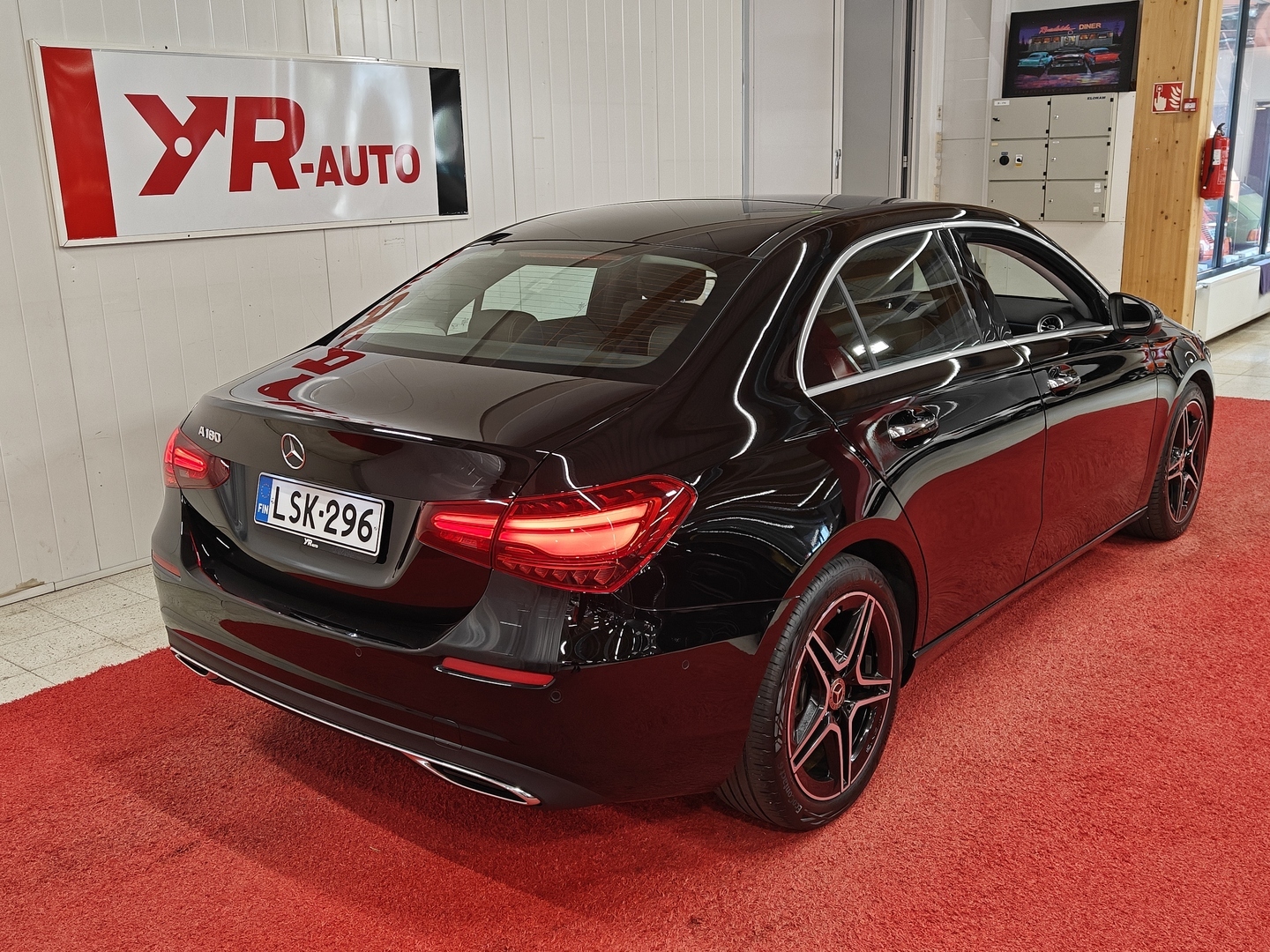 MERCEDES-BENZ A 2023