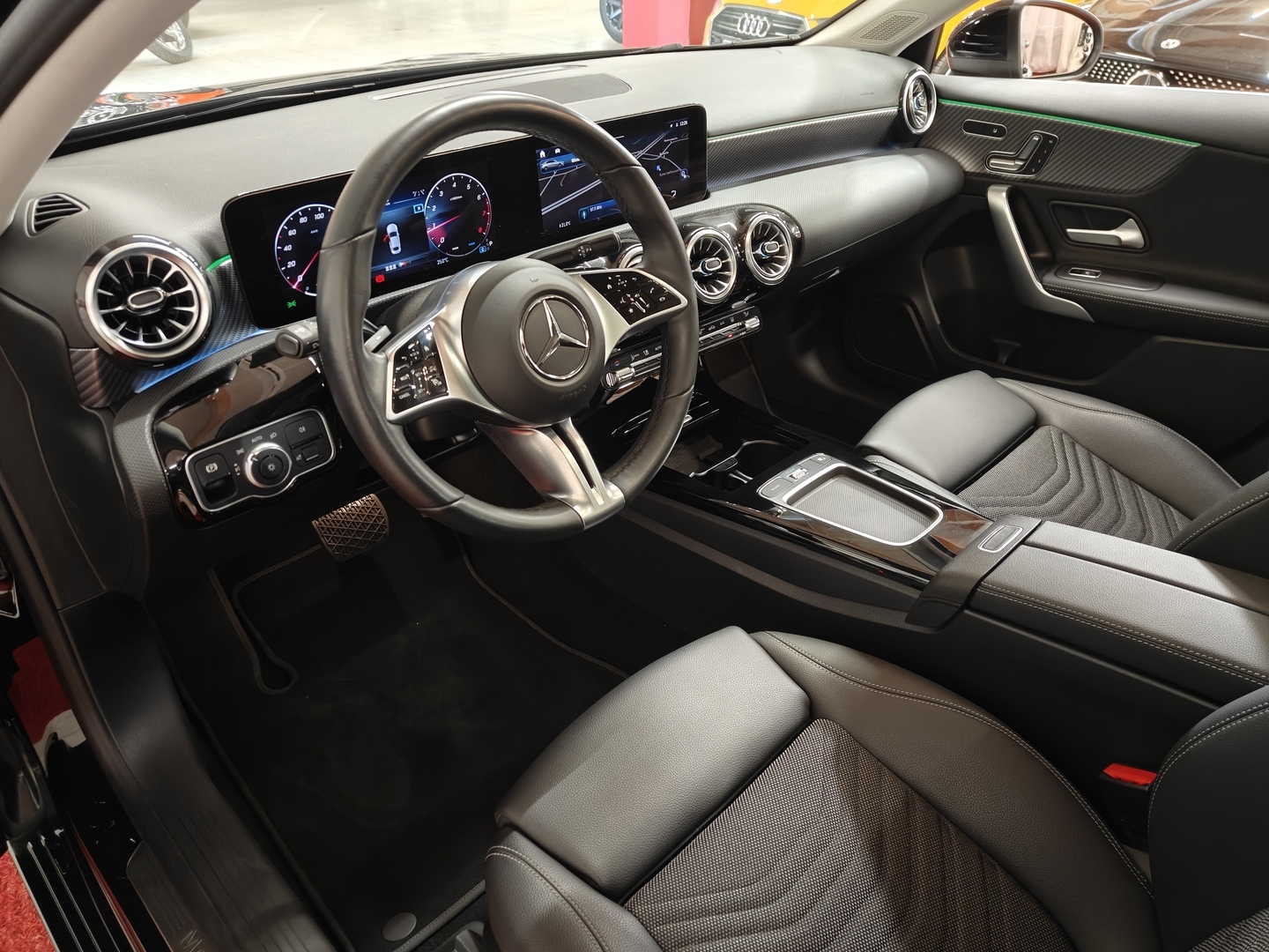MERCEDES-BENZ A 2023