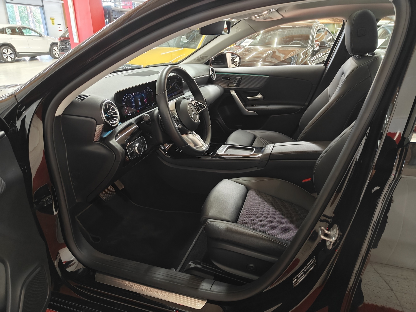 MERCEDES-BENZ A 2023