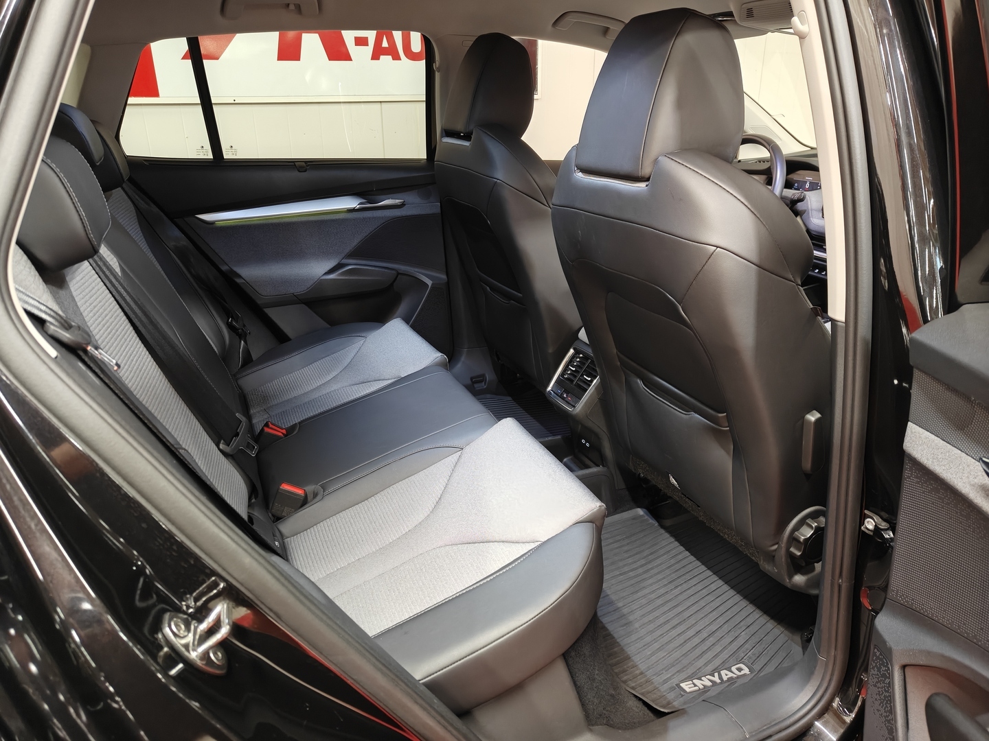 SKODA Enyaq 2023