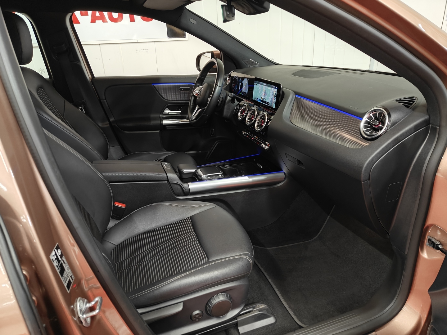 MERCEDES-BENZ EQA 2023