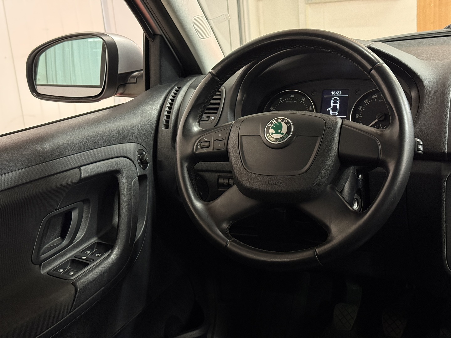SKODA Fabia 2011