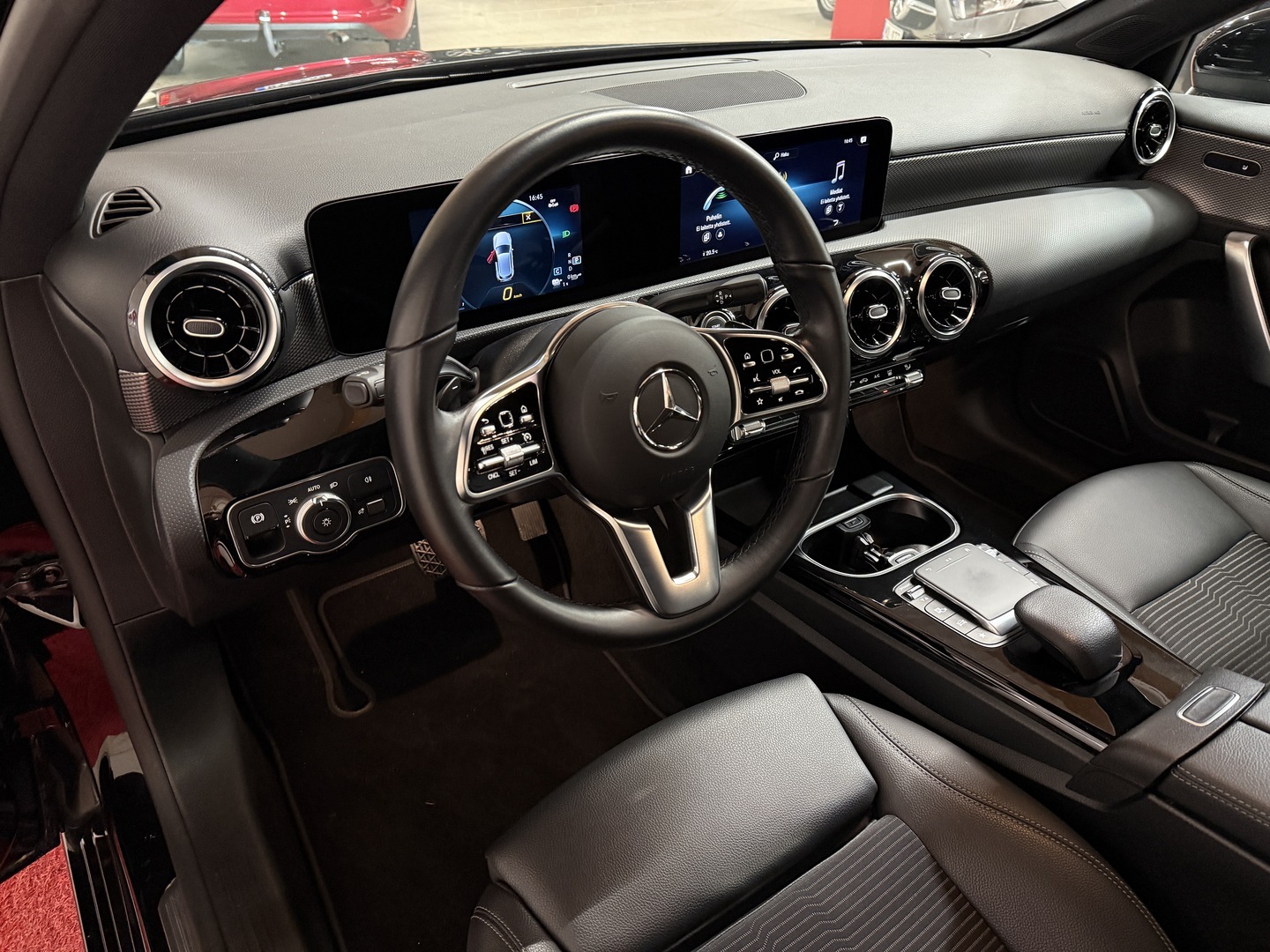 MERCEDES-BENZ A 2023