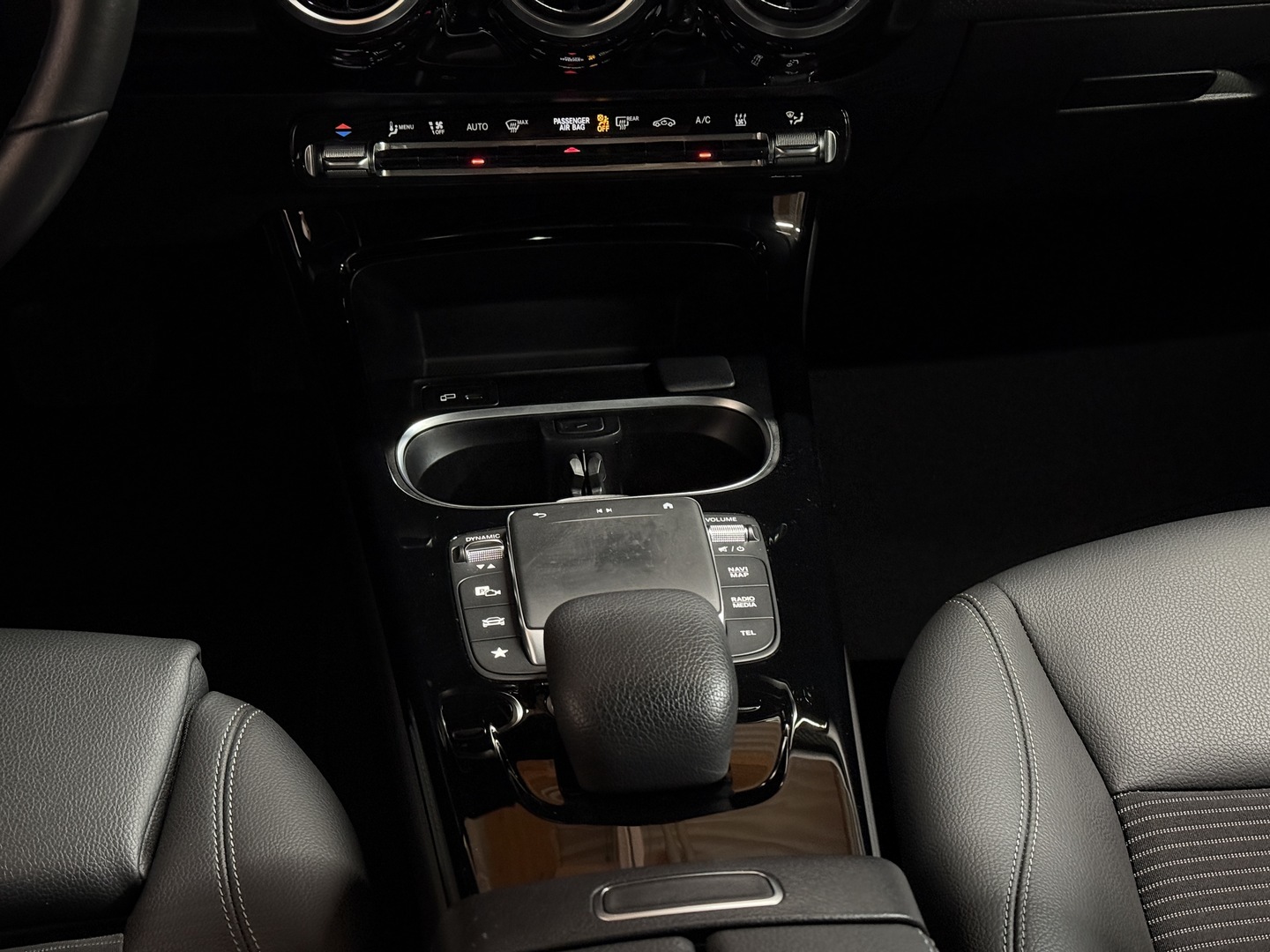 MERCEDES-BENZ A 2023