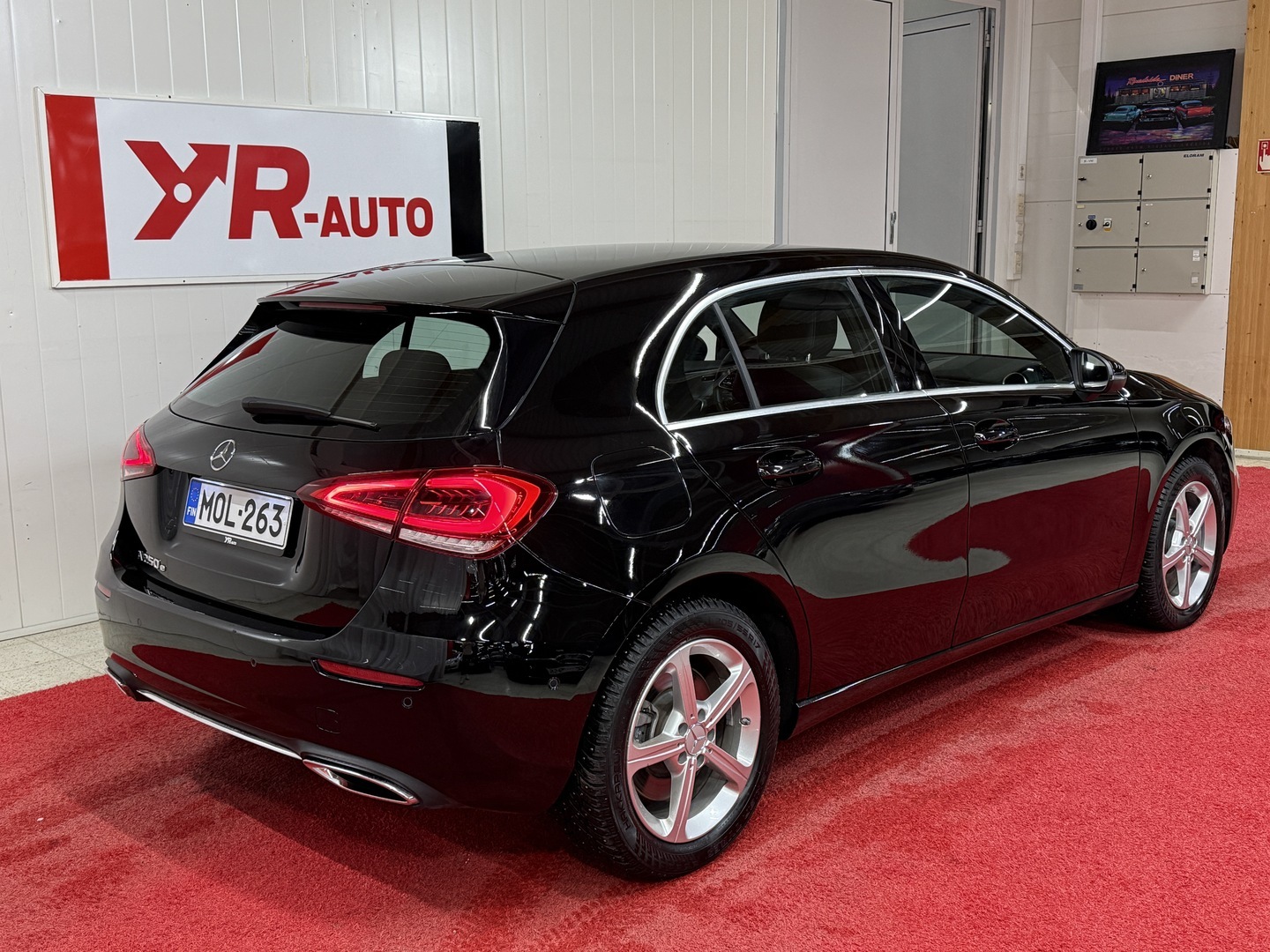 MERCEDES-BENZ A 2023