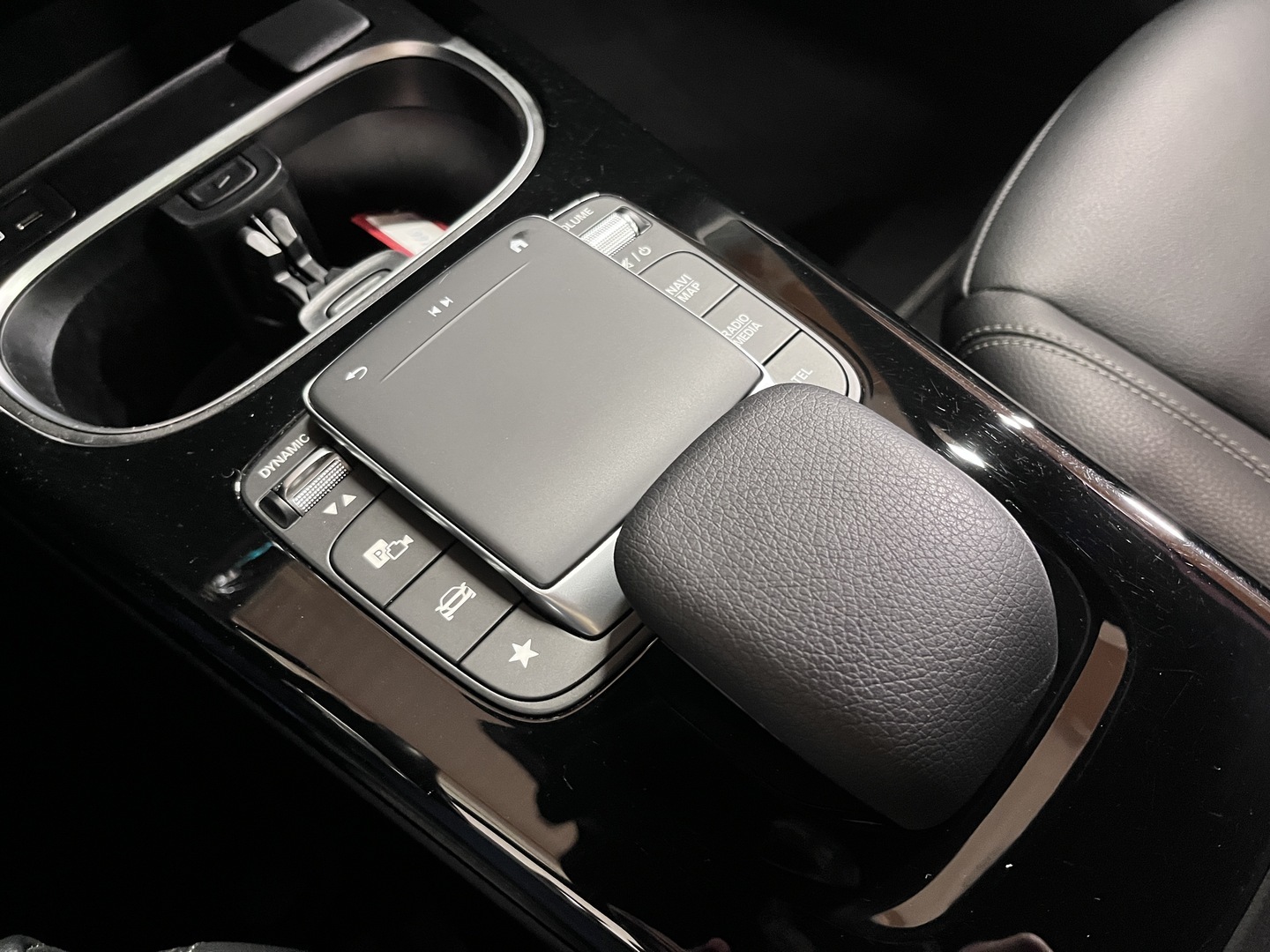 MERCEDES-BENZ A 2023