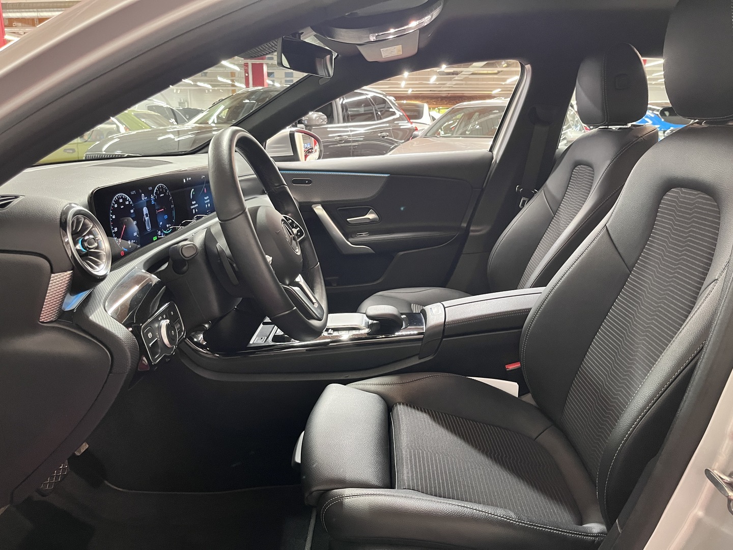 MERCEDES-BENZ A 2023