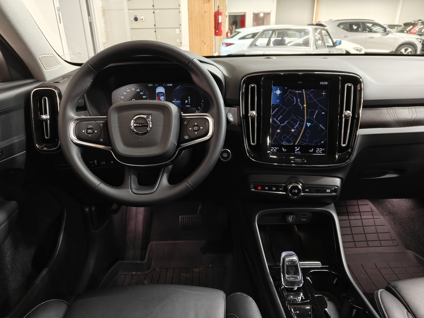 VOLVO XC40 2023
