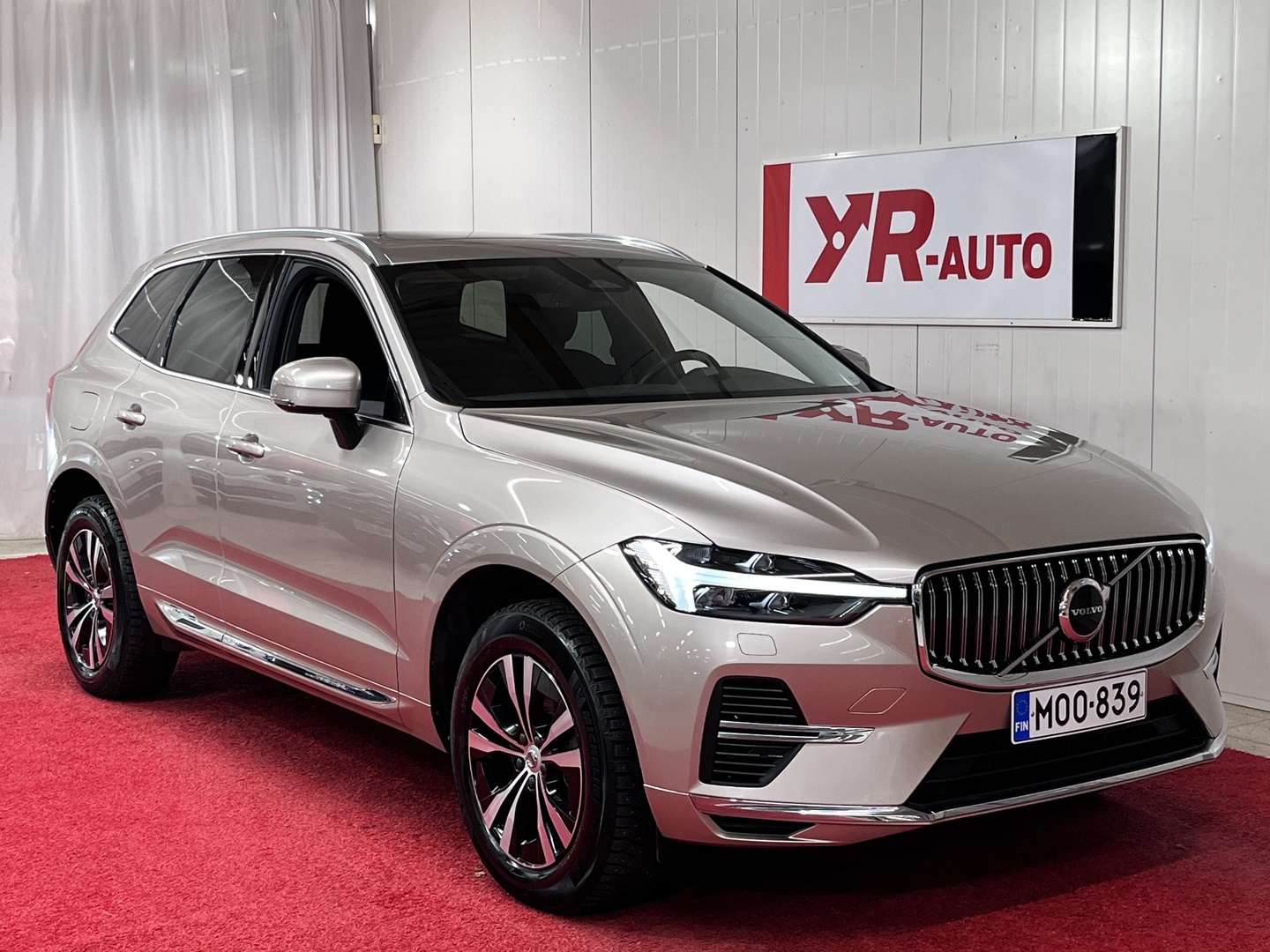 VOLVO XC60 2023