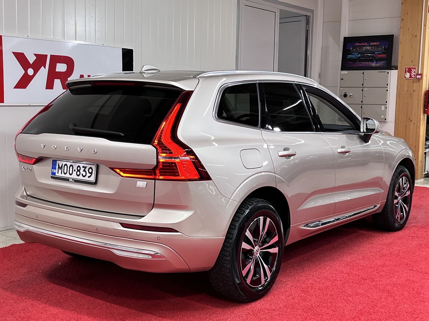 VOLVO XC60 2023