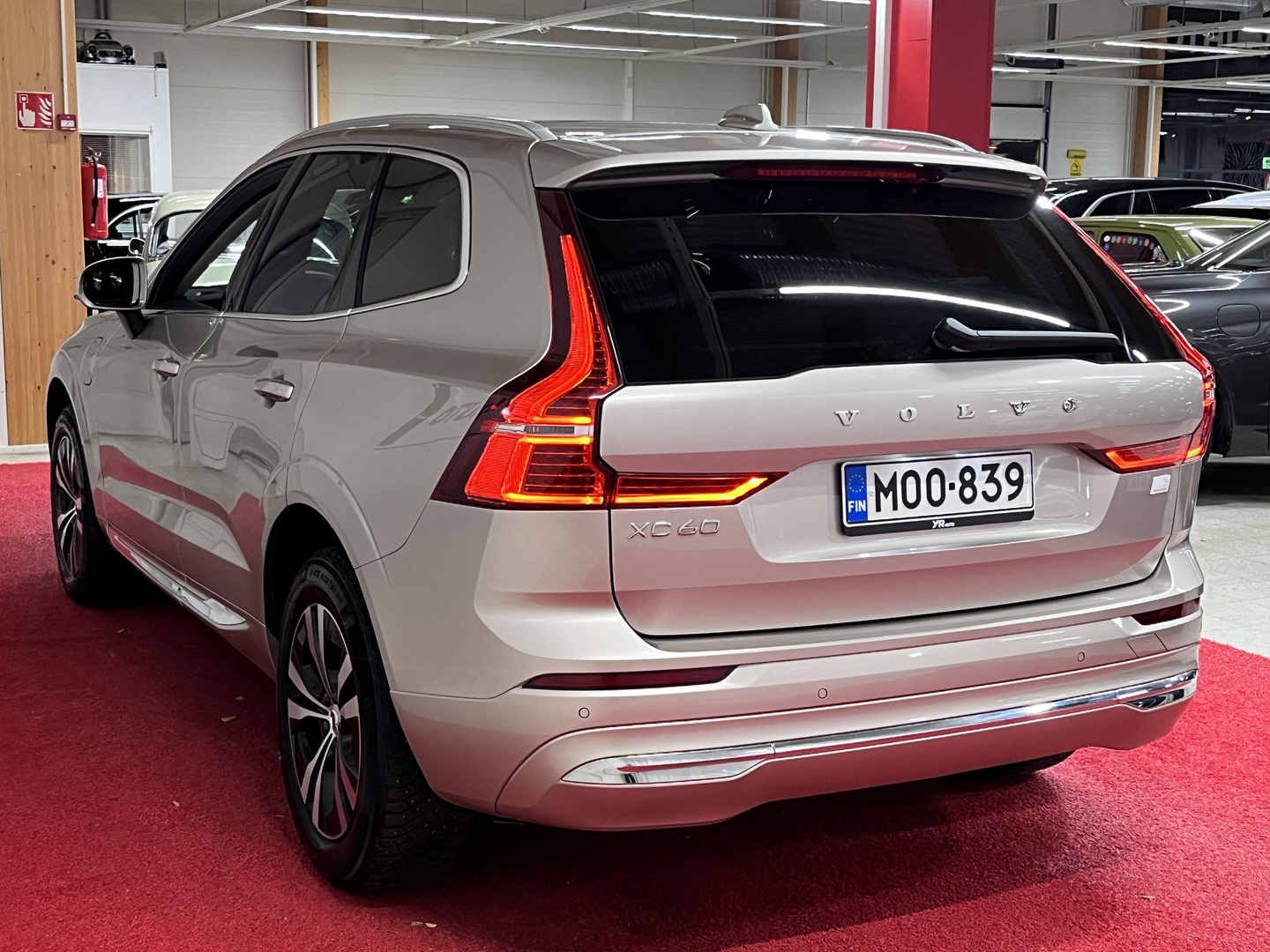 VOLVO XC60 2023