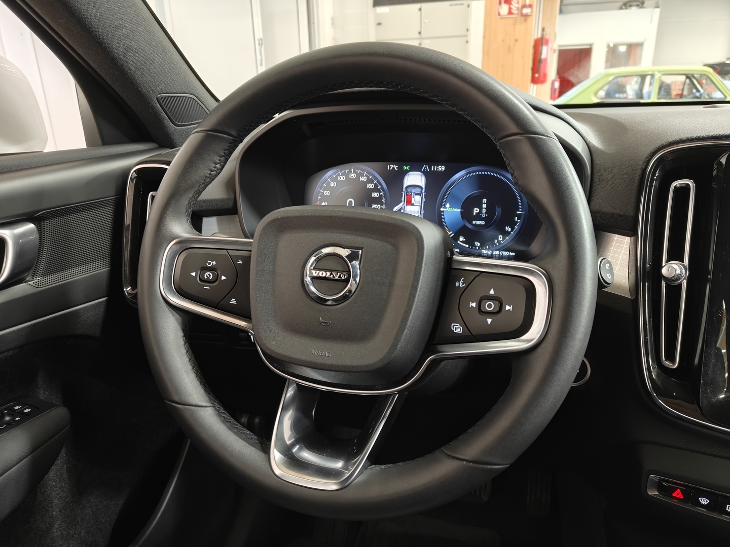 VOLVO XC40 2023
