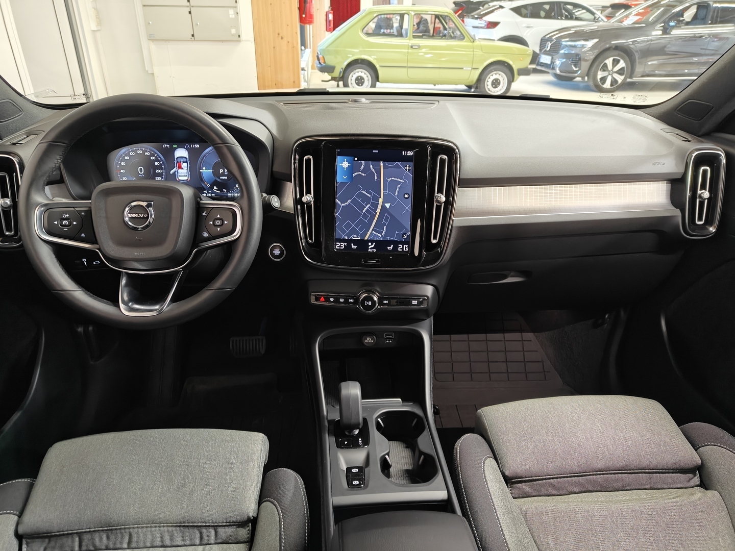 VOLVO XC40 2023