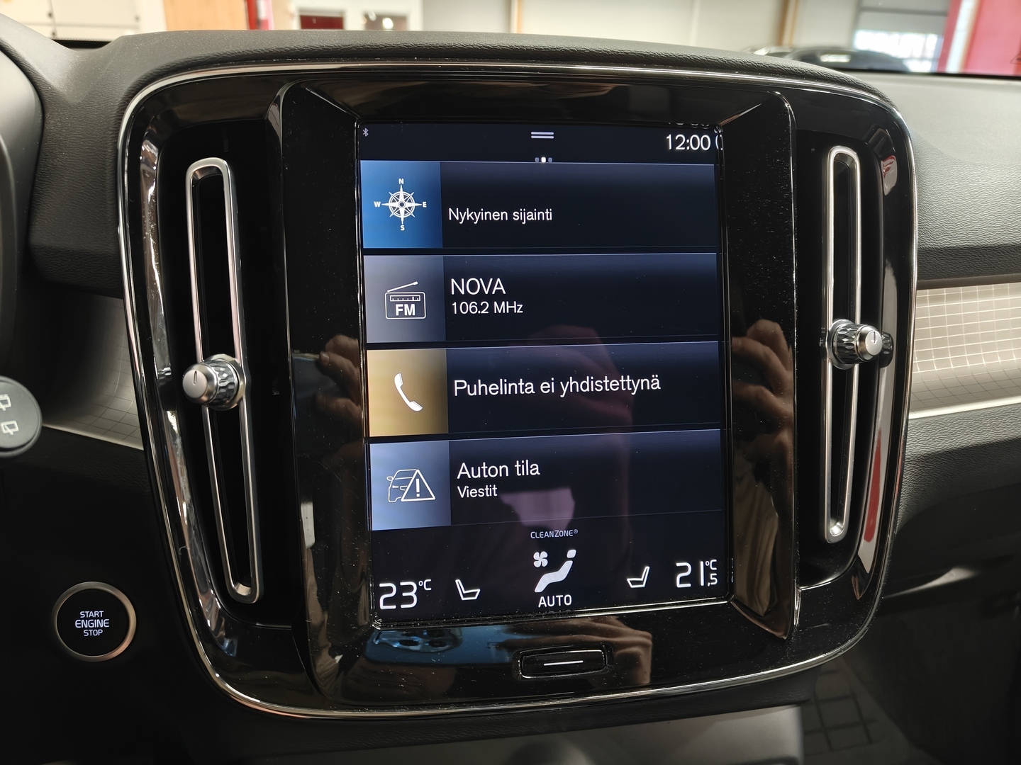 VOLVO XC40 2023