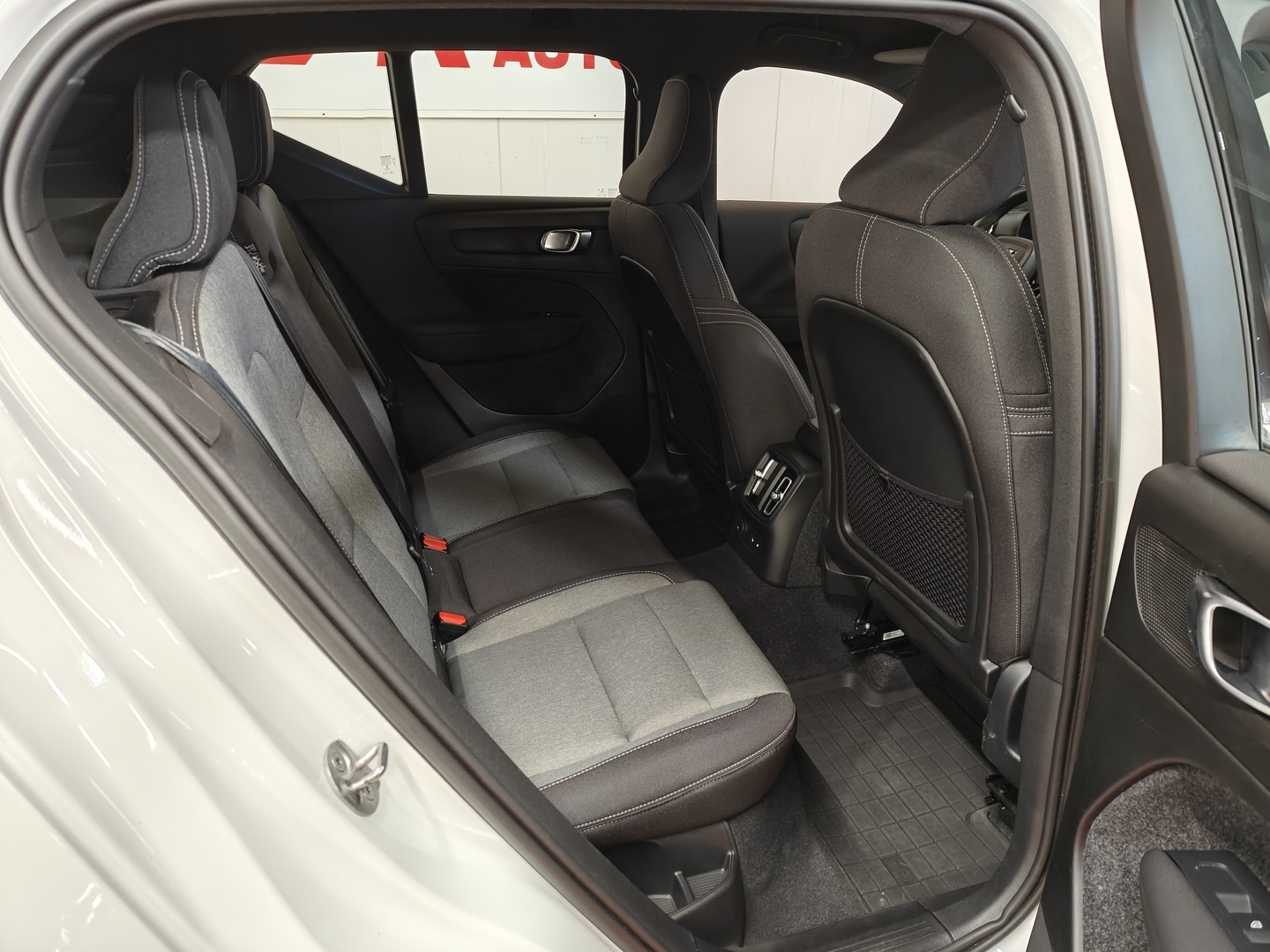 VOLVO XC40 2023