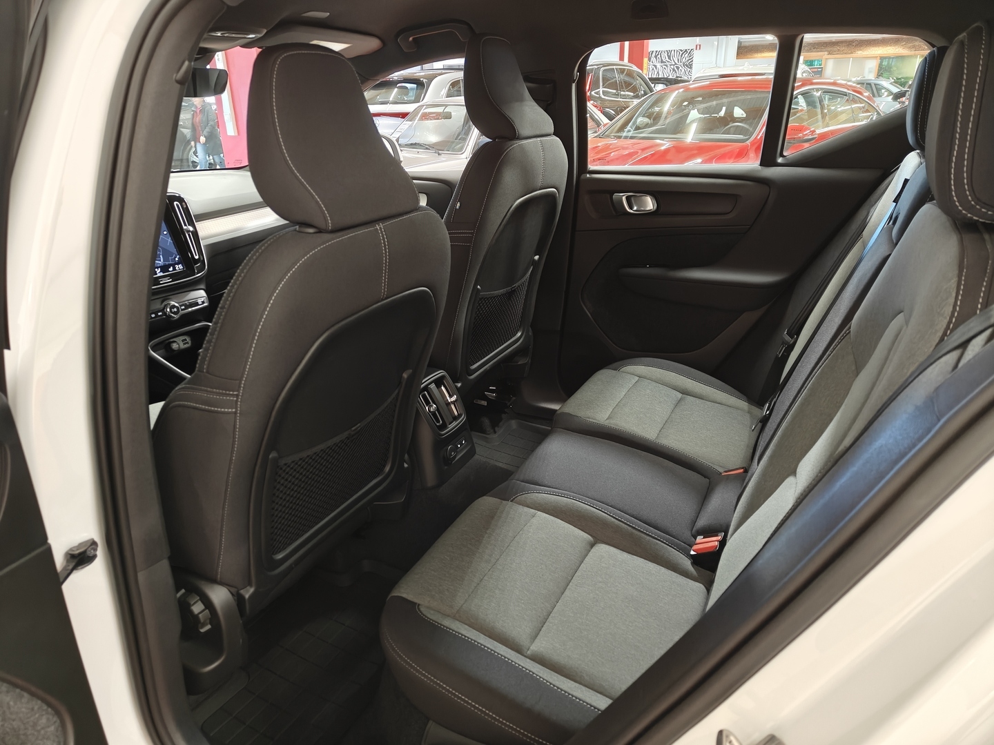 VOLVO XC40 2023