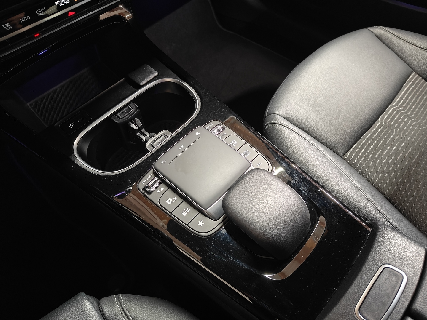 MERCEDES-BENZ CLA 2023