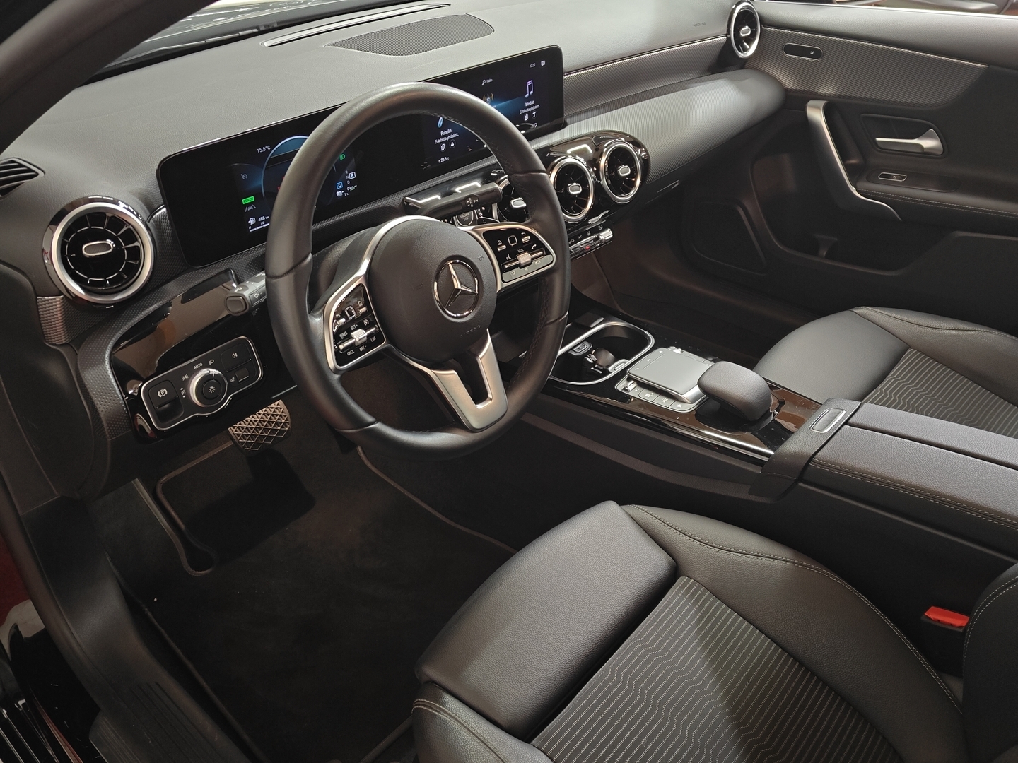 MERCEDES-BENZ A 2023