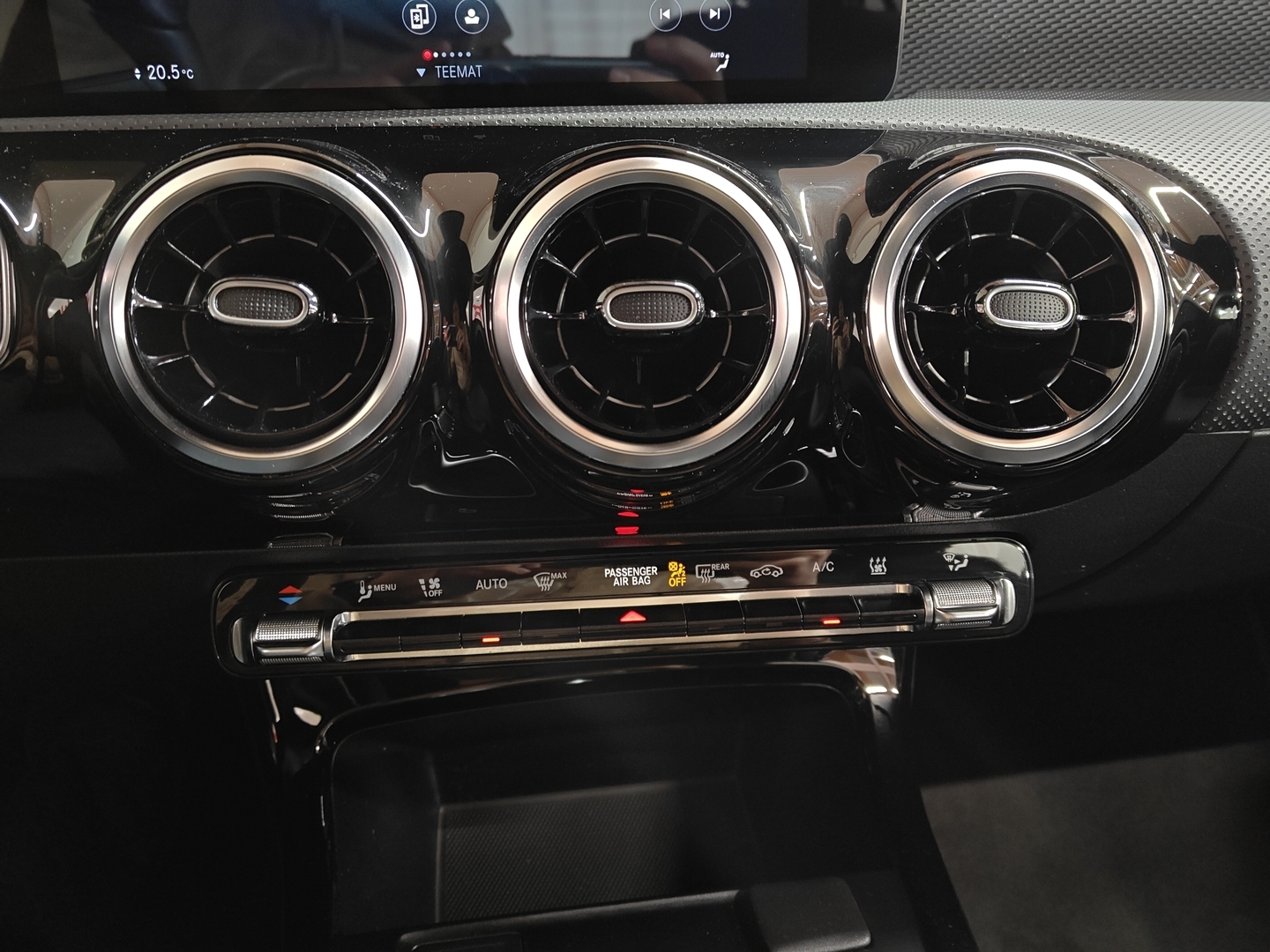 MERCEDES-BENZ A 2023