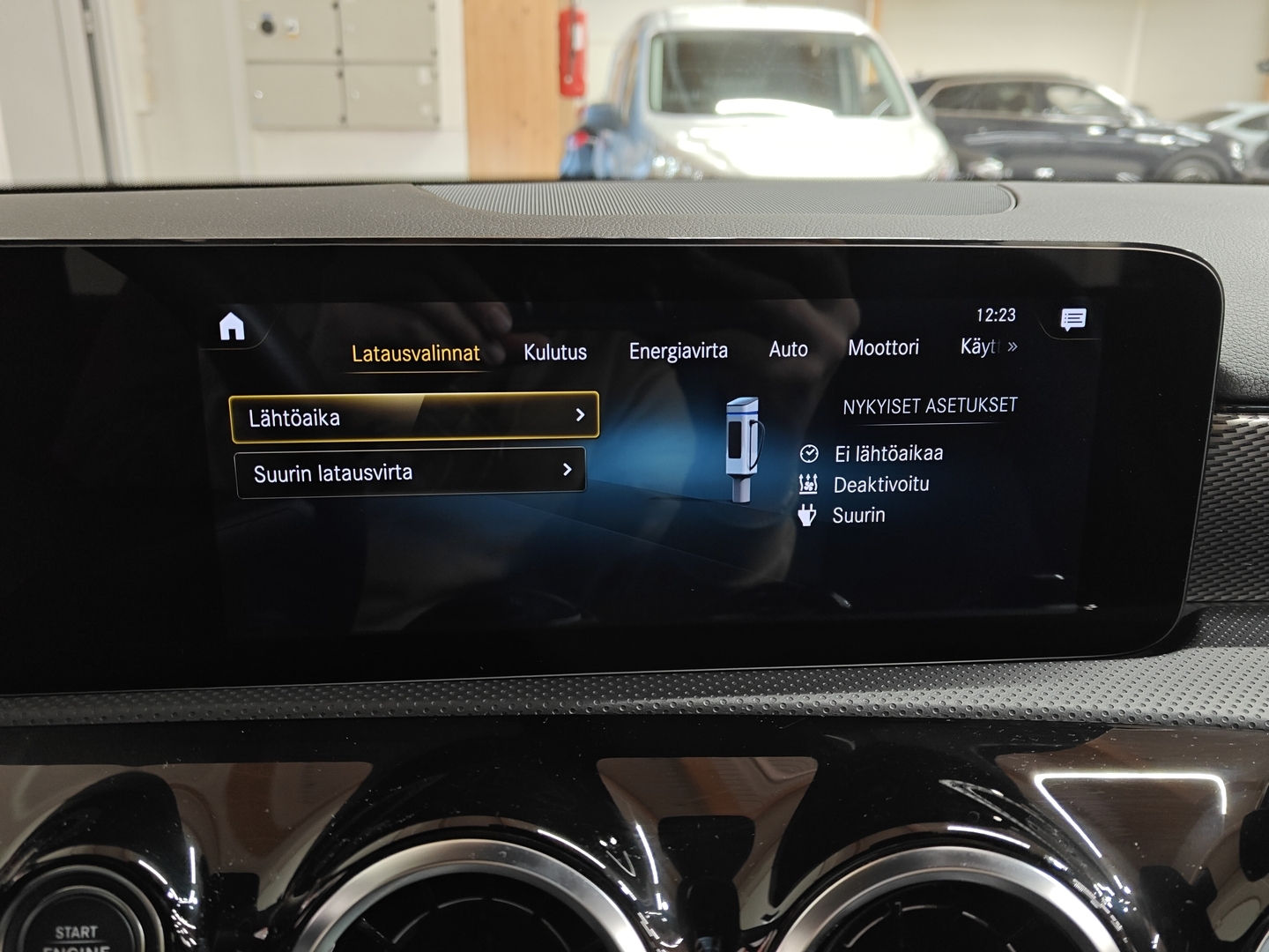 MERCEDES-BENZ A 2023