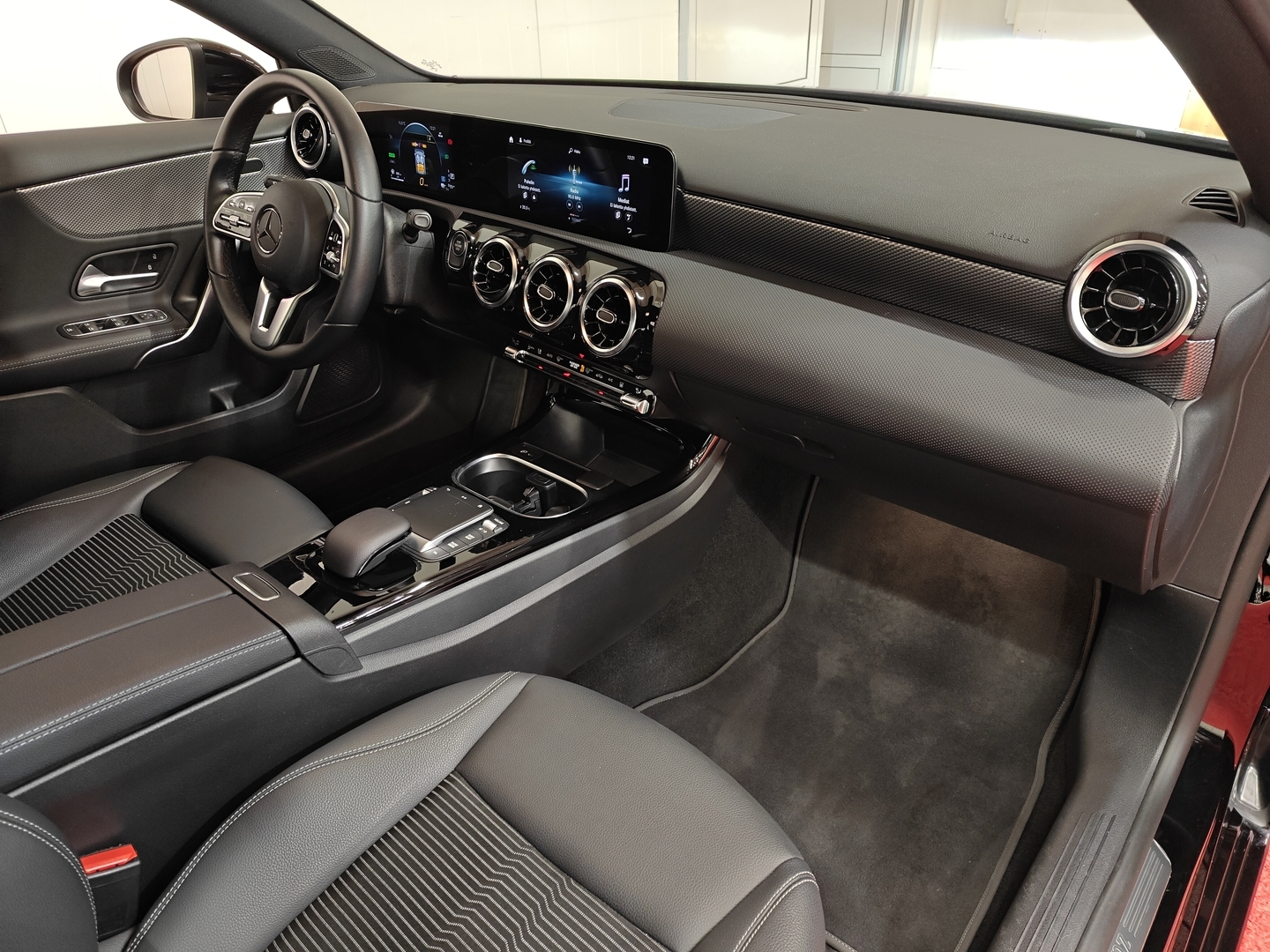 MERCEDES-BENZ A 2023