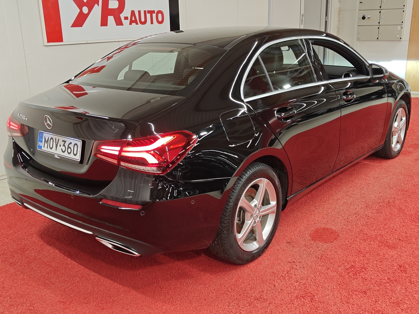 MERCEDES-BENZ A 2023