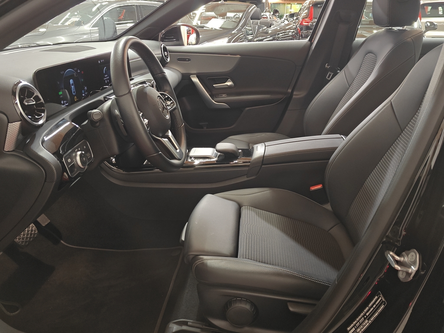 MERCEDES-BENZ A 2023