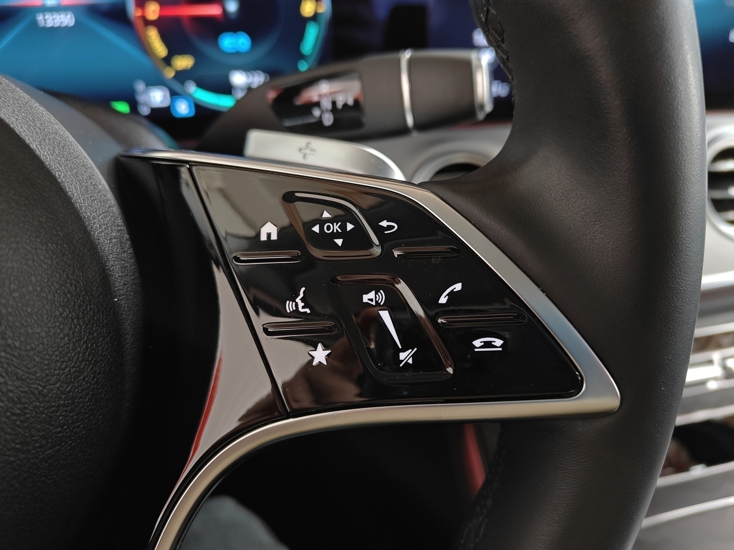 MERCEDES-BENZ E 25