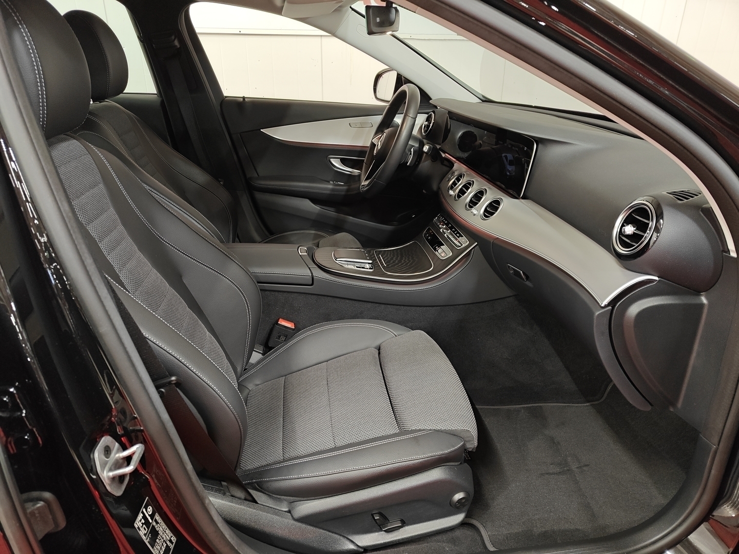 MERCEDES-BENZ E 28