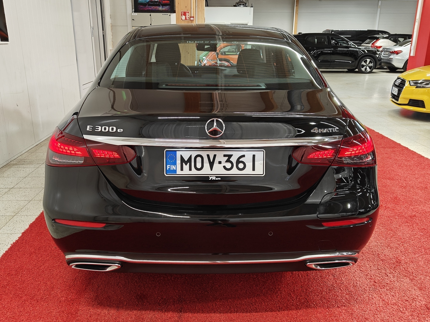 MERCEDES-BENZ E 4