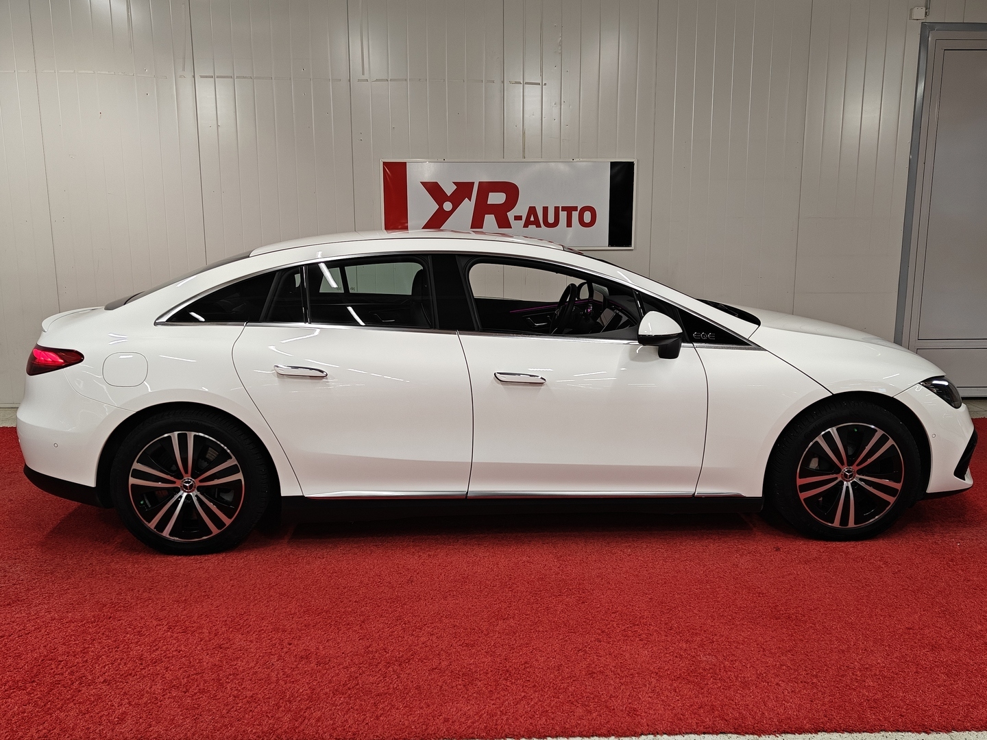 MERCEDES-BENZ EQE 2023