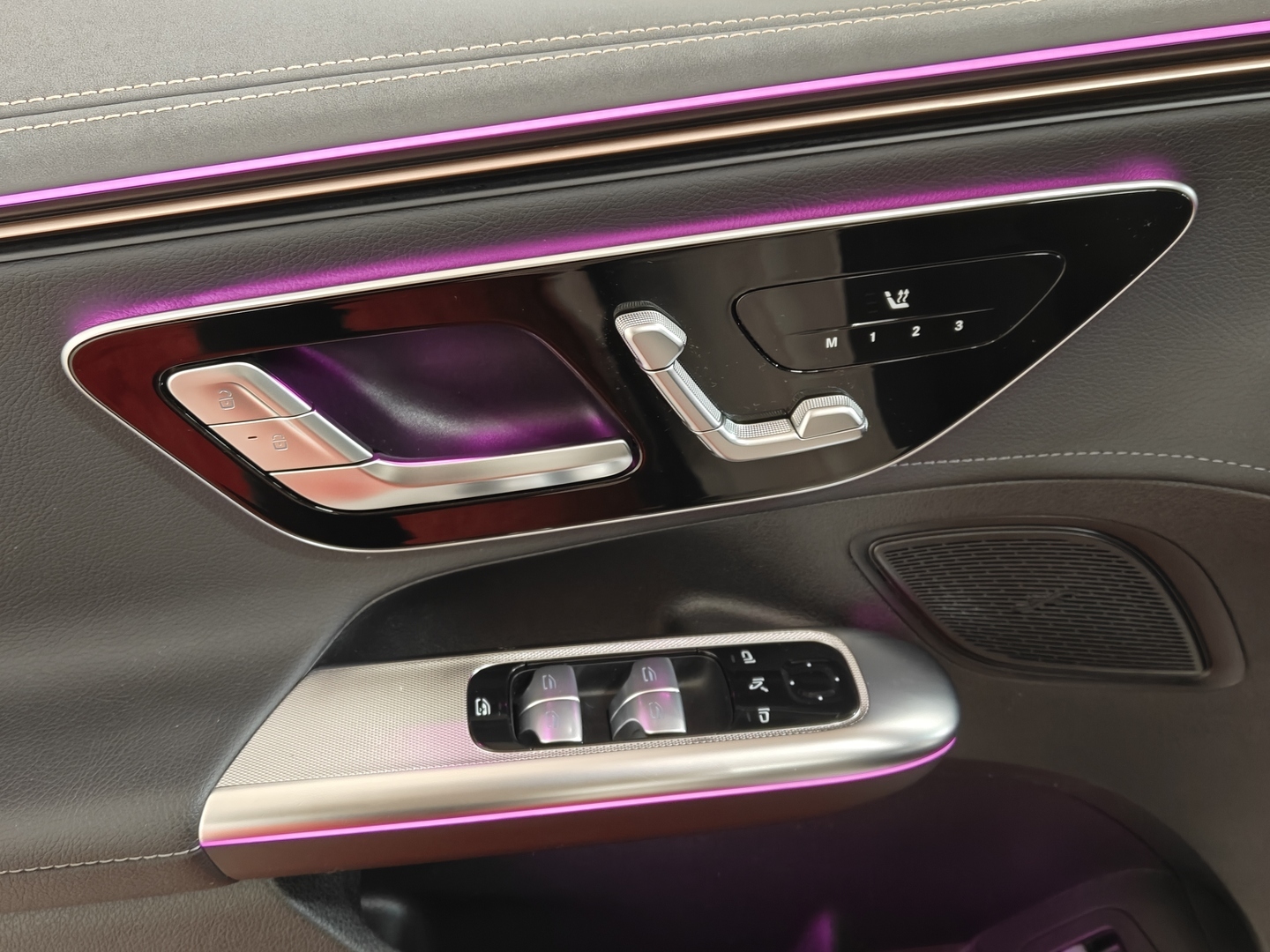 MERCEDES-BENZ EQE 2023