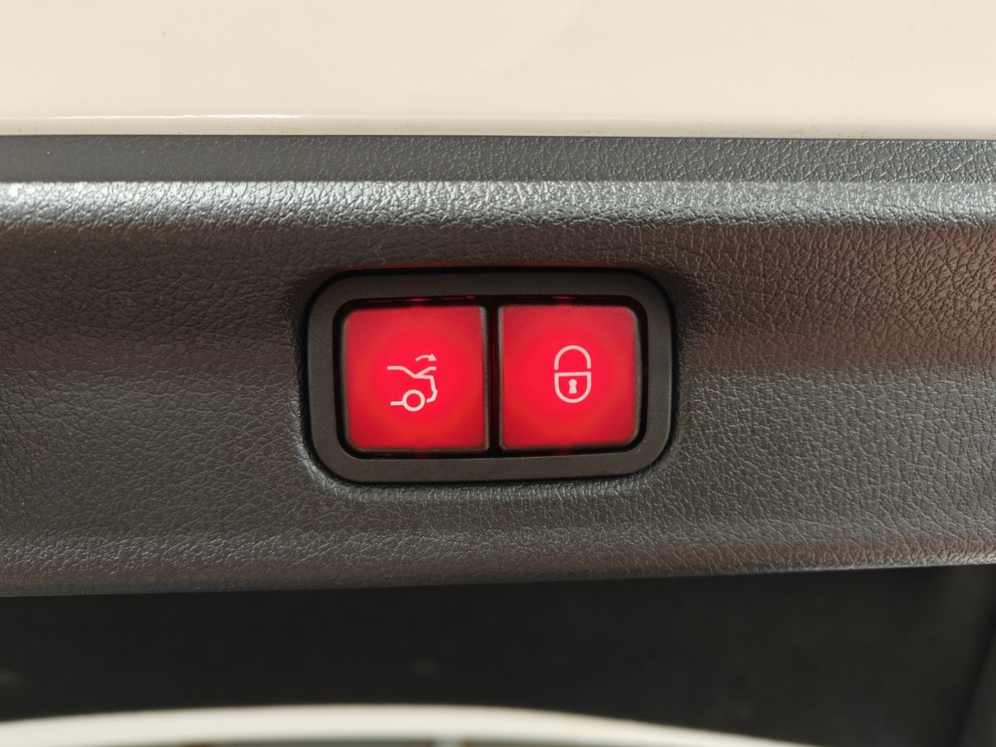 MERCEDES-BENZ EQE 2023