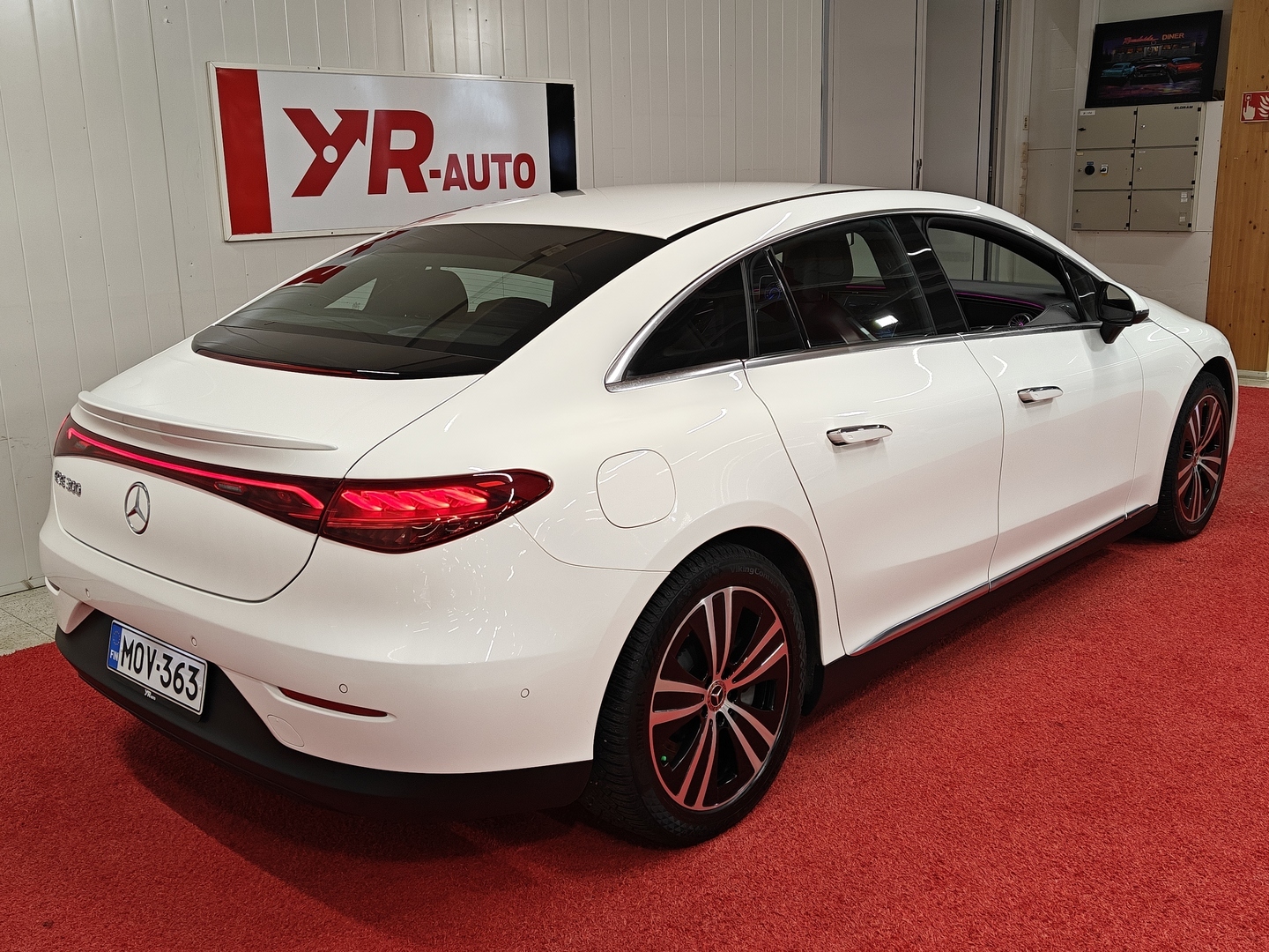 MERCEDES-BENZ EQE 2023