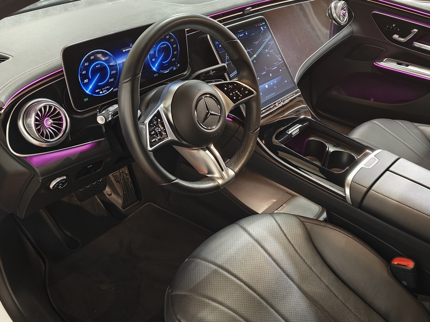 MERCEDES-BENZ EQE 2023