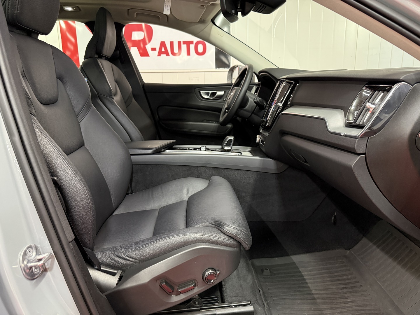 VOLVO XC60 2024