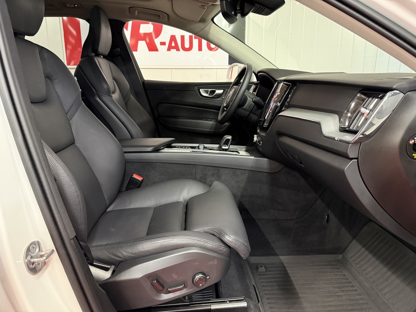 VOLVO XC60 11