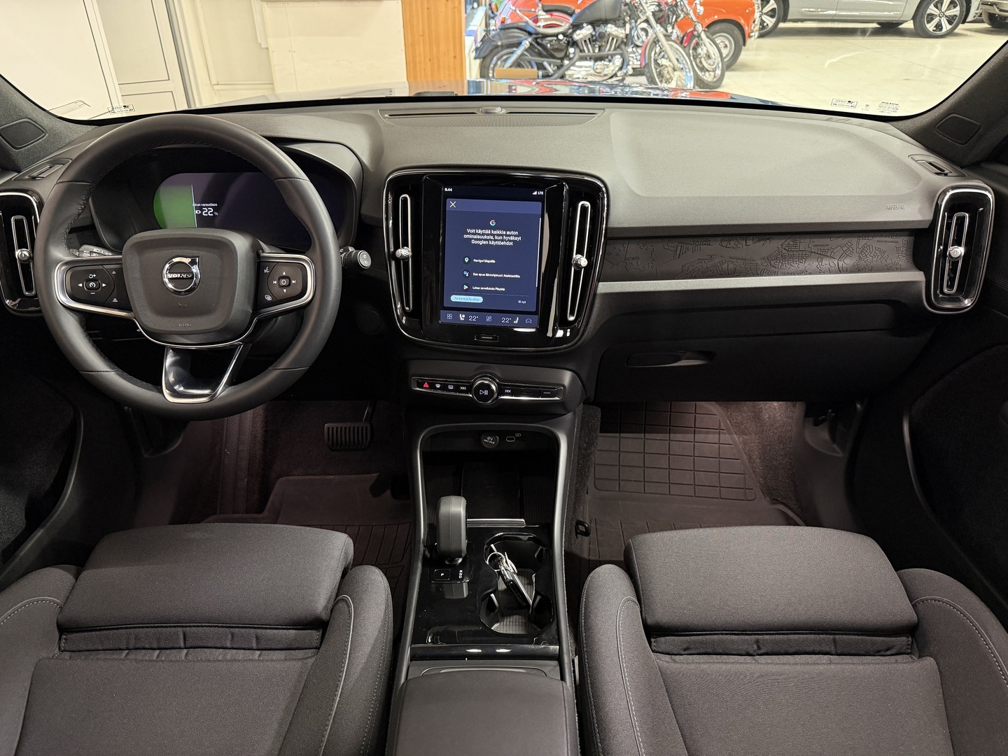 VOLVO XC40 2023