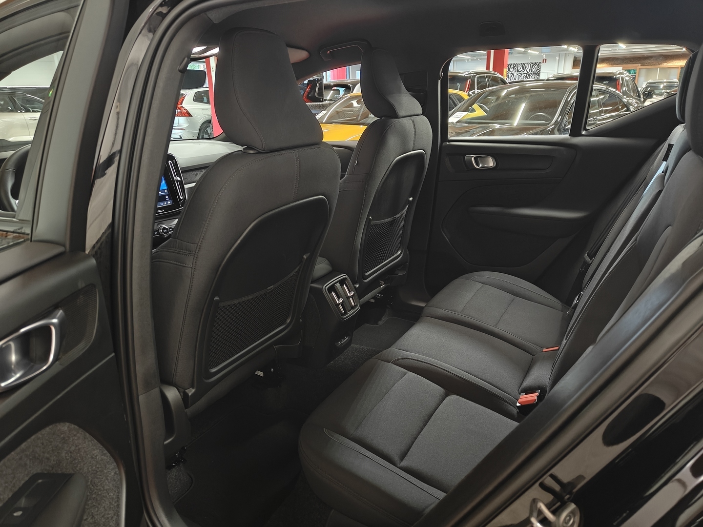 VOLVO XC40 2023