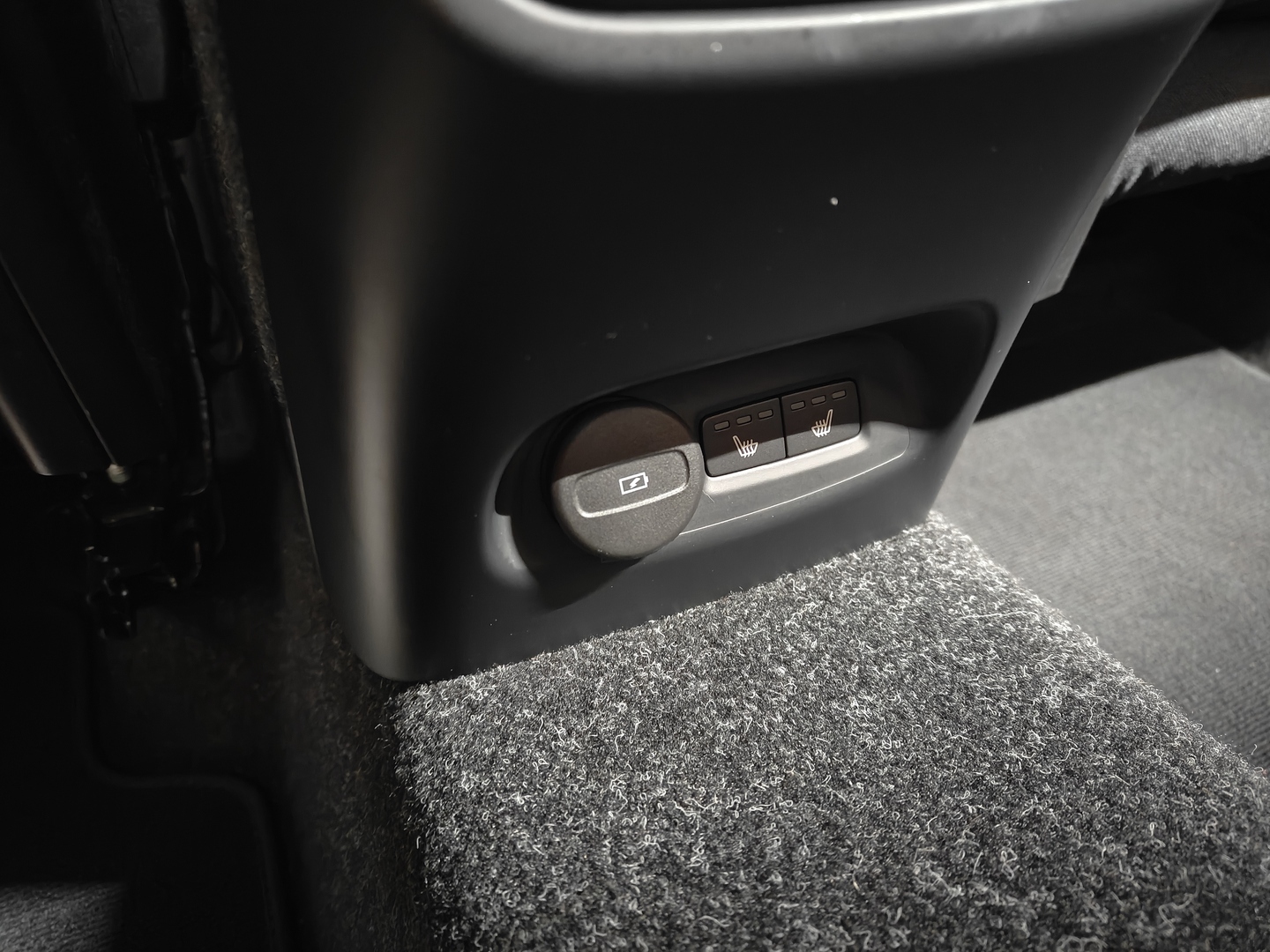 VOLVO XC40 2023