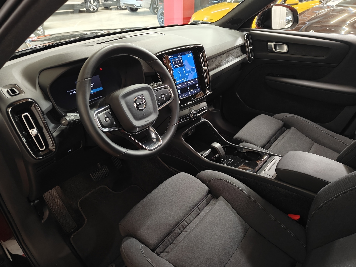 VOLVO XC40 2023